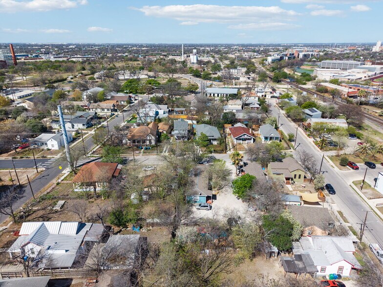 More Photos Of 204 Hunstock Ave, San Antonio Multifamily For Sale