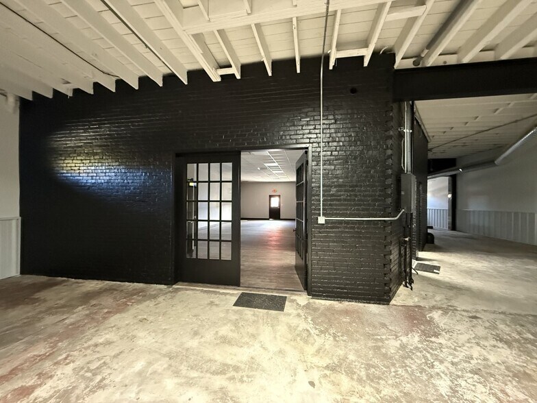 More Photos Of 1902 S Harrison St, Fort Wayne Warehouse For Sale