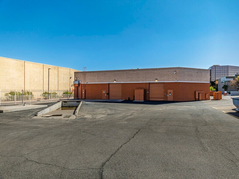 More Photos Of 2220 W 14th St, Tempe Showroom For Sale