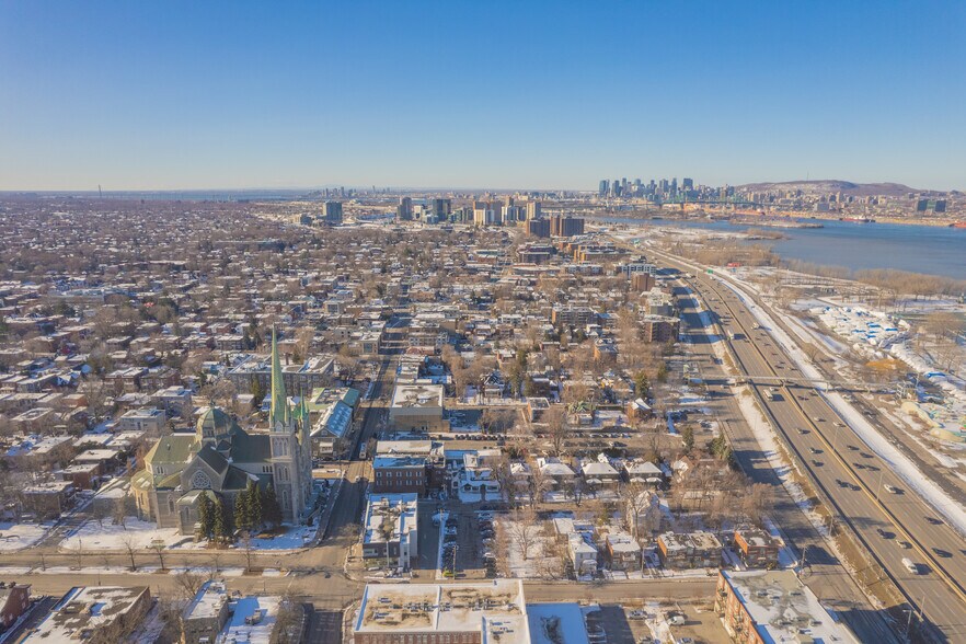 More Photos Of 32 Rue Saint-Charles, Longueuil Office For Lease