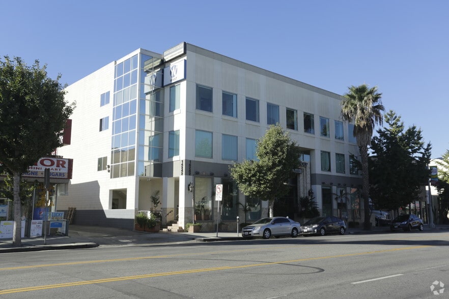 More Photos Of 14242 Ventura Blvd, Sherman Oaks Loft Creative Space For Lease