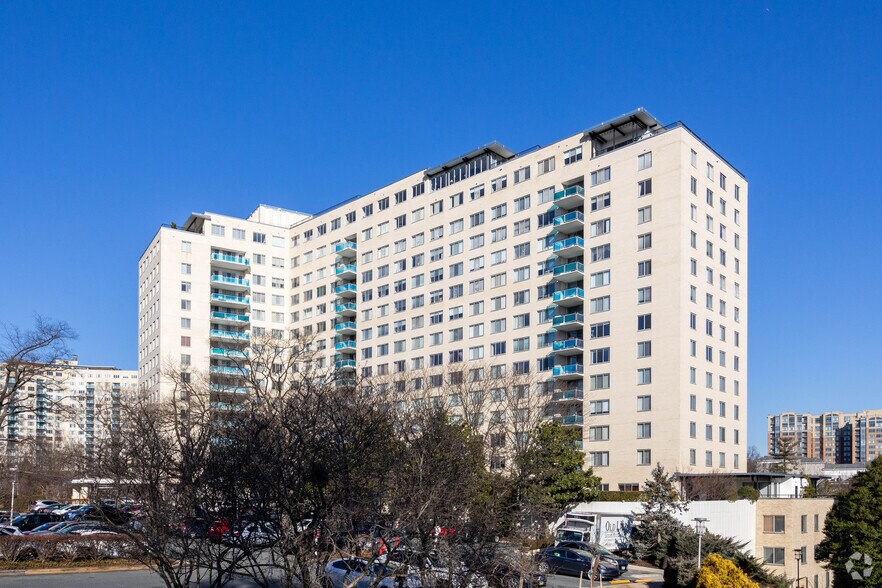 More Photos Of 10401 Grosvenor Pl, Rockville Apartments For Sale
