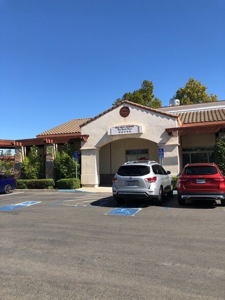 Primary Photo Of 9080 Laguna Main St, Elk Grove Restaurant For Lease