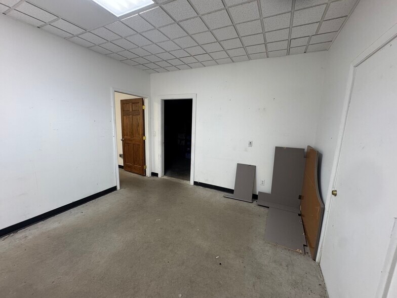 More Photos Of 19336 Goddard Ranch Ct, Morrison Light Manufacturing For Lease