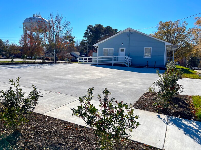 More Photos Of 108 Justice Heights St, Apex Medical For Lease