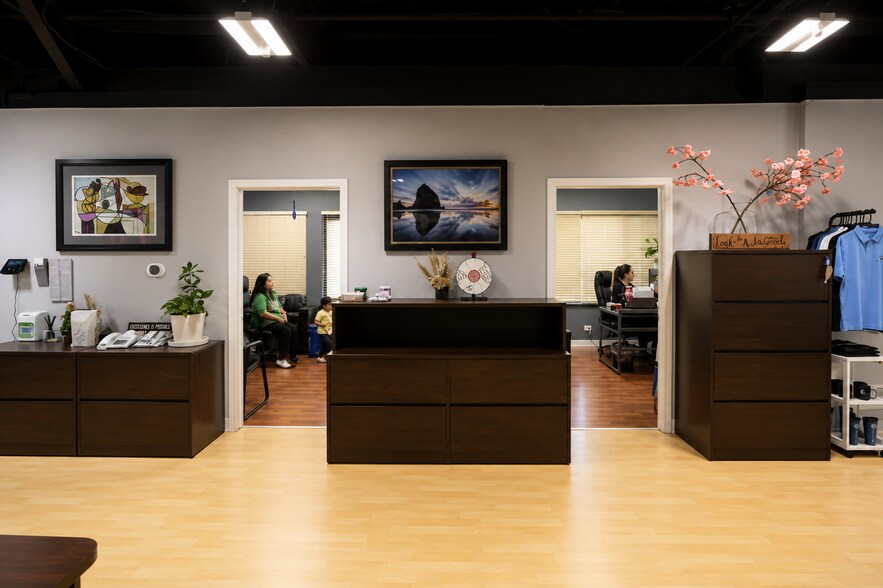 More Photos Of 935 N Plum Grove Rd, Schaumburg Office For Sale