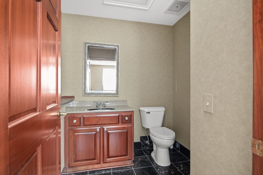 More Photos Of 3114 N Belt Hwy, Saint Joseph Fast Food For Sale