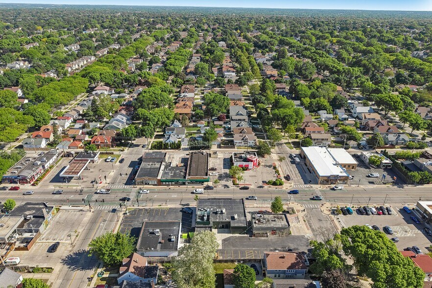 More Photos Of 6715 W North Ave, Wauwatosa Storefront For Lease