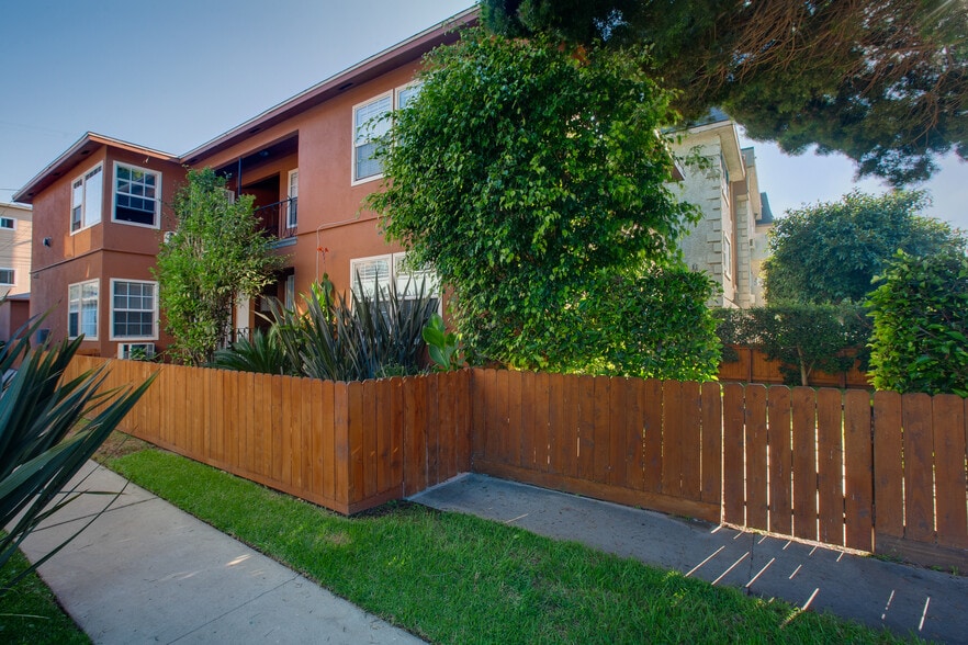 More Photos Of 1146 Venice Blvd, Venice Apartments For Sale