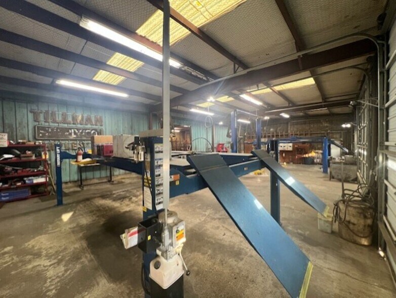 More Photos Of 1914 Cypress St, West Monroe Service For Sale