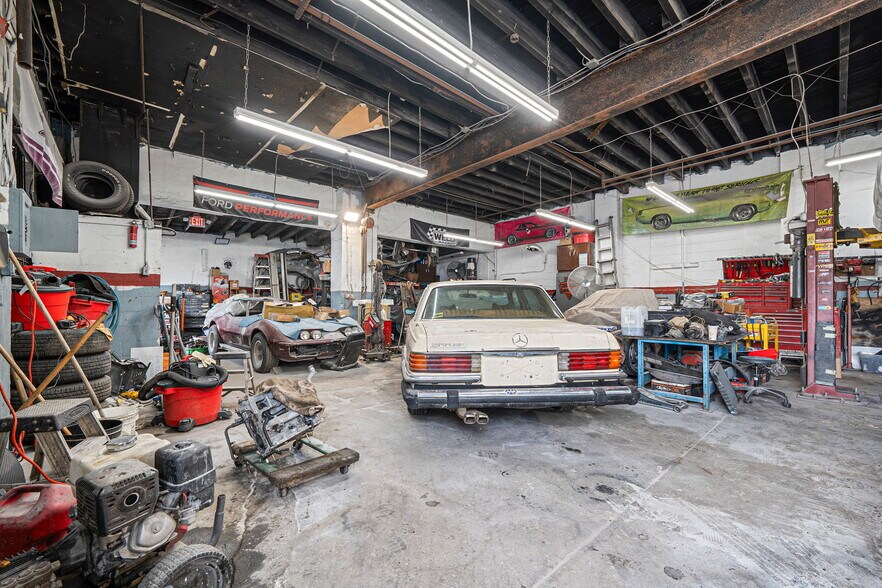 More Photos Of 116 E Merrick Rd, Freeport Warehouse For Sale