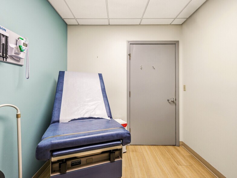 More Photos Of 6 Brooklet St, Asheville Medical For Sale