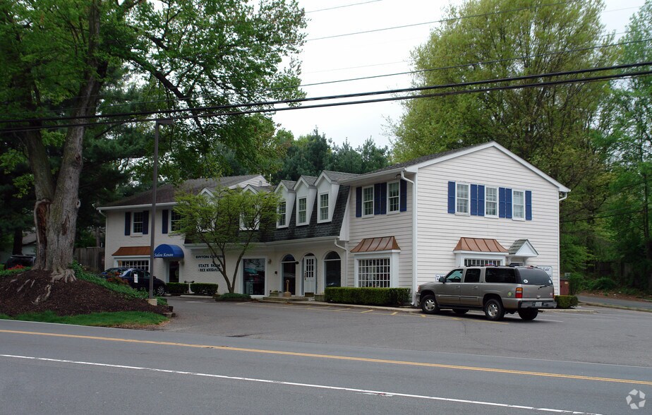 More Photos Of 8115 Old Dominion Dr, McLean Loft Creative Space For Lease