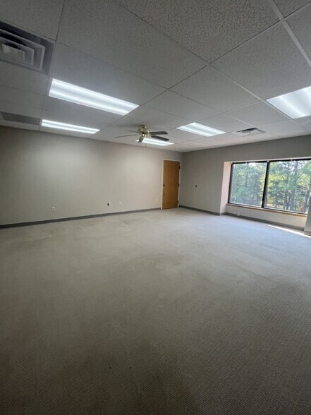 More Photos Of 1405 W Center St, Greenwood Office For Lease