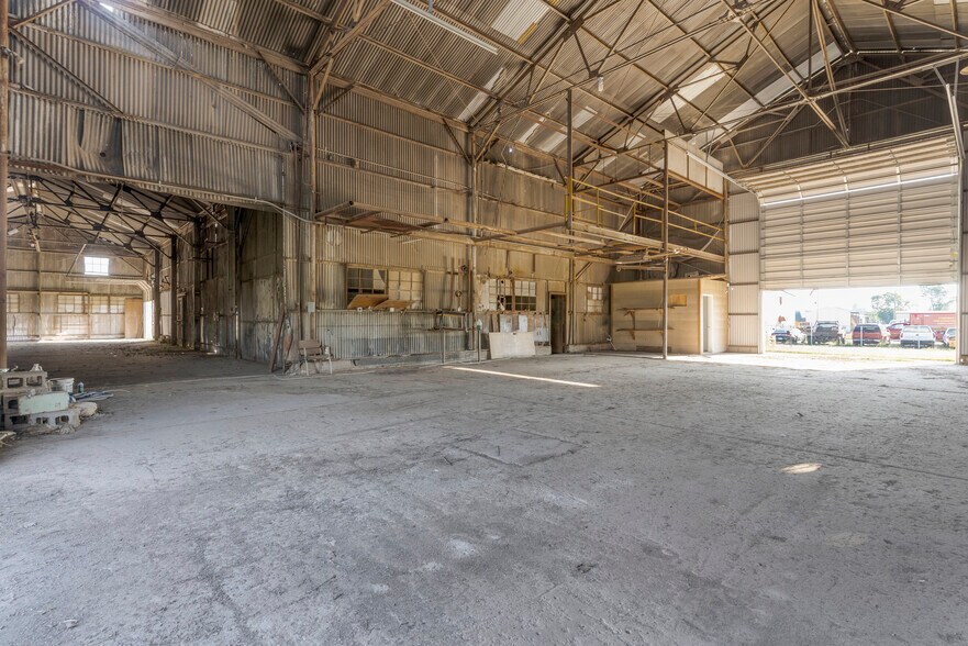 More Photos Of 600 W Cherry St, Cushing Warehouse For Lease