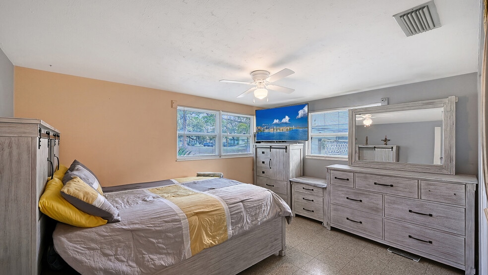 More Photos Of 1860 7th St, Sarasota Specialty For Sale