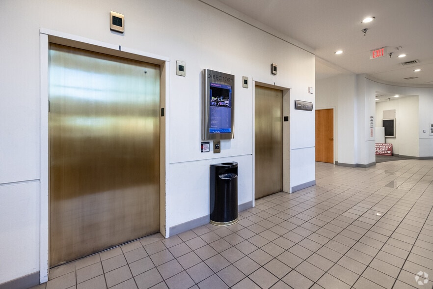 More Photos Of 1305 Airport Fwy, Bedford Medical For Lease