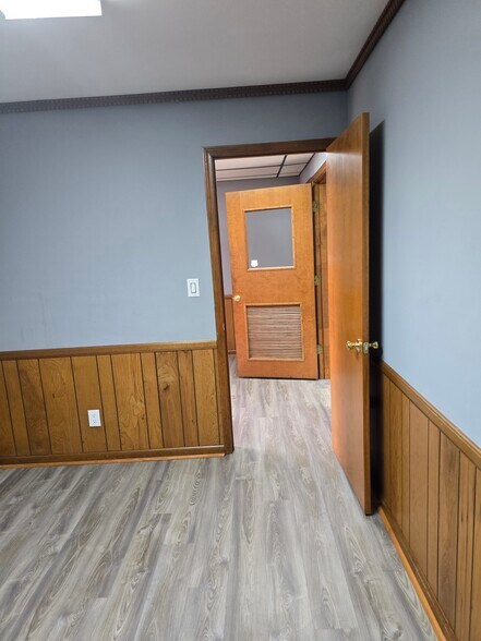 More Photos Of 112 E Dixon Blvd, Shelby Office For Lease