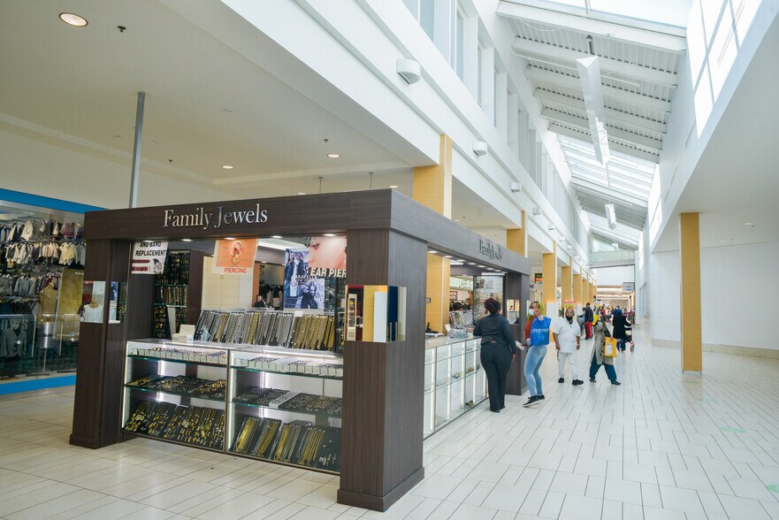 More Photos Of 3495 Lawrence Ave E, Toronto General Retail For Lease