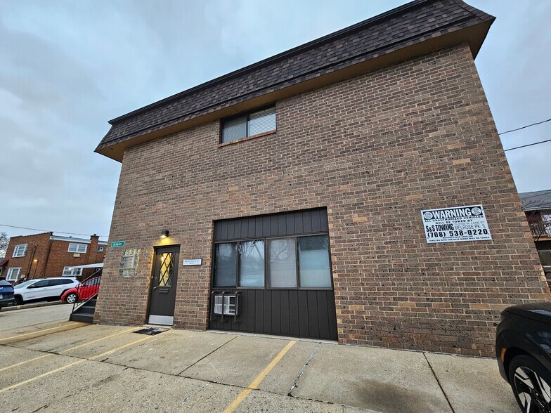 More Photos Of 140 W Saint Charles Rd, Villa Park Office Residential For Lease