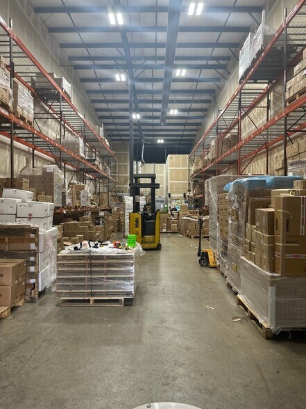 More Photos Of 220 West Parkway, Pompton Plains Light Distribution For Lease