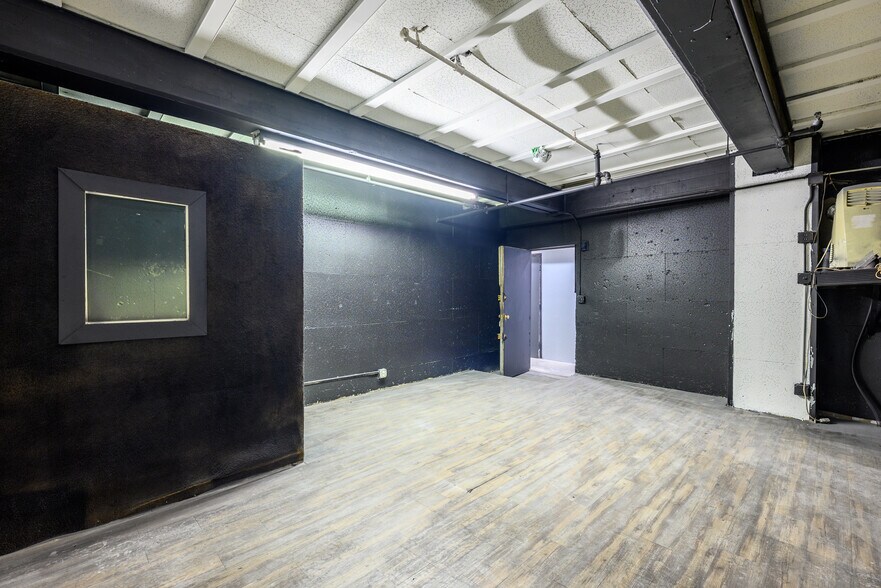 More Photos Of 86-90 Forrest St, Jersey City Warehouse For Lease