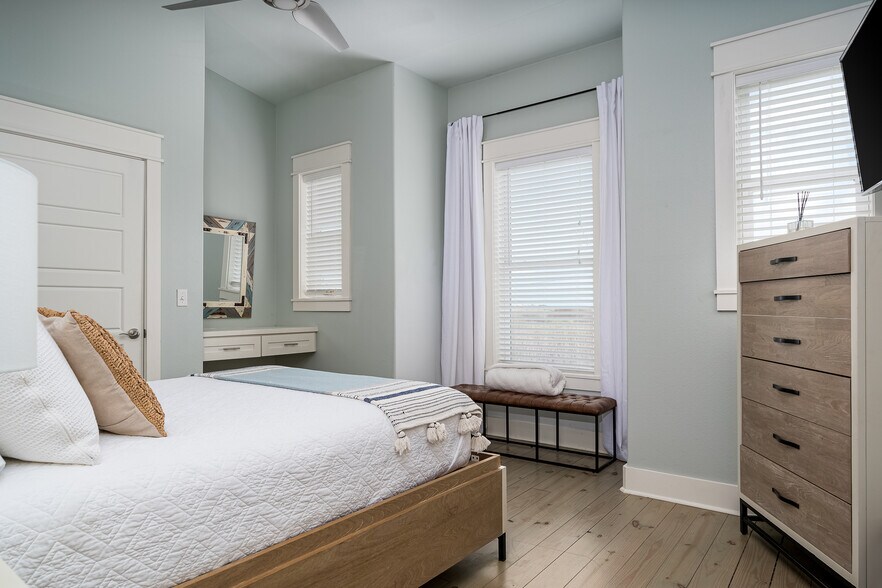 More Photos Of 2821 S 11th St, Port Aransas Multifamily For Sale