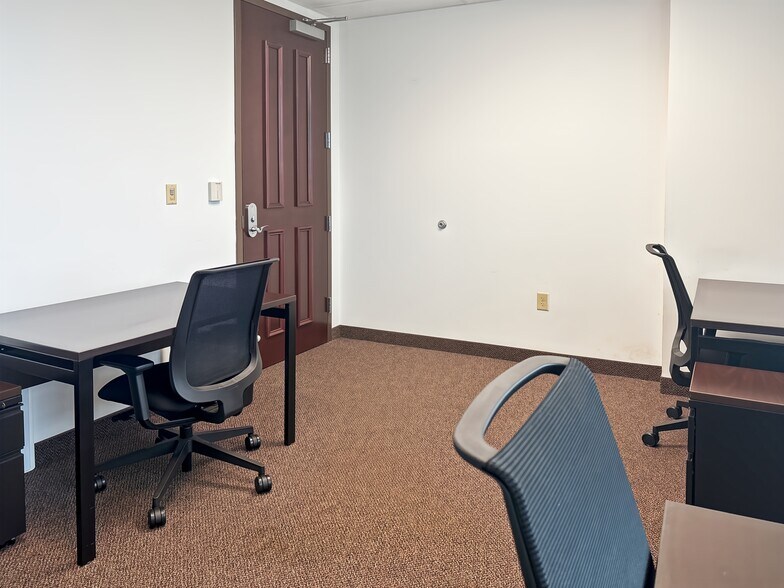 More Photos Of 4651 Salisbury Rd, Jacksonville Coworking Space