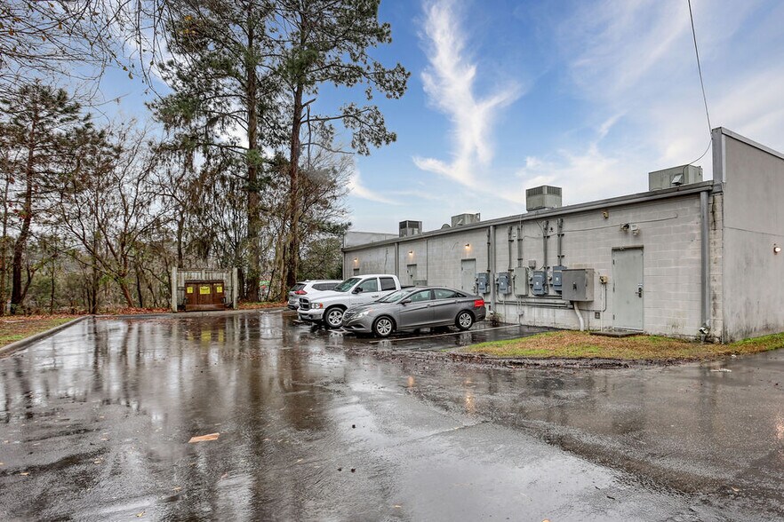 More Photos Of 10520 Abercorn St, Savannah Storefront For Lease