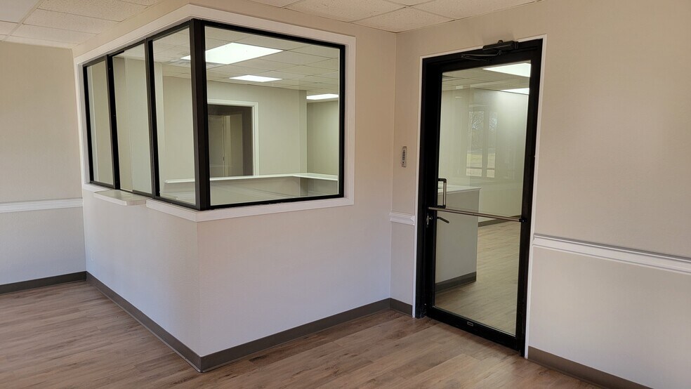 More Photos Of 600 S Loop 485, Gladewater Manufacturing For Lease