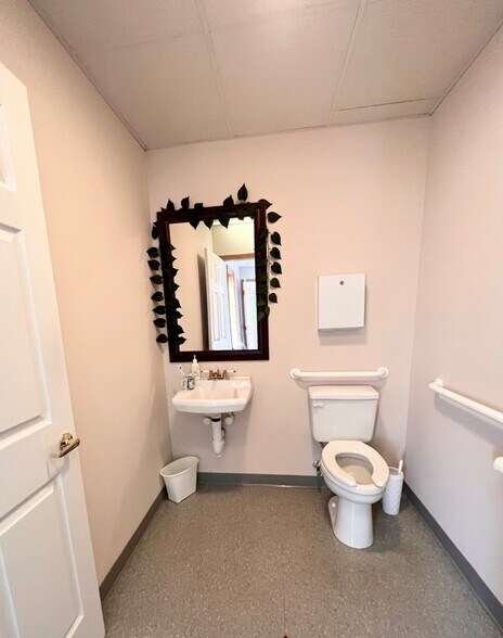 More Photos Of 1980 Pa-54 Hwy, Montgomery Office For Sale