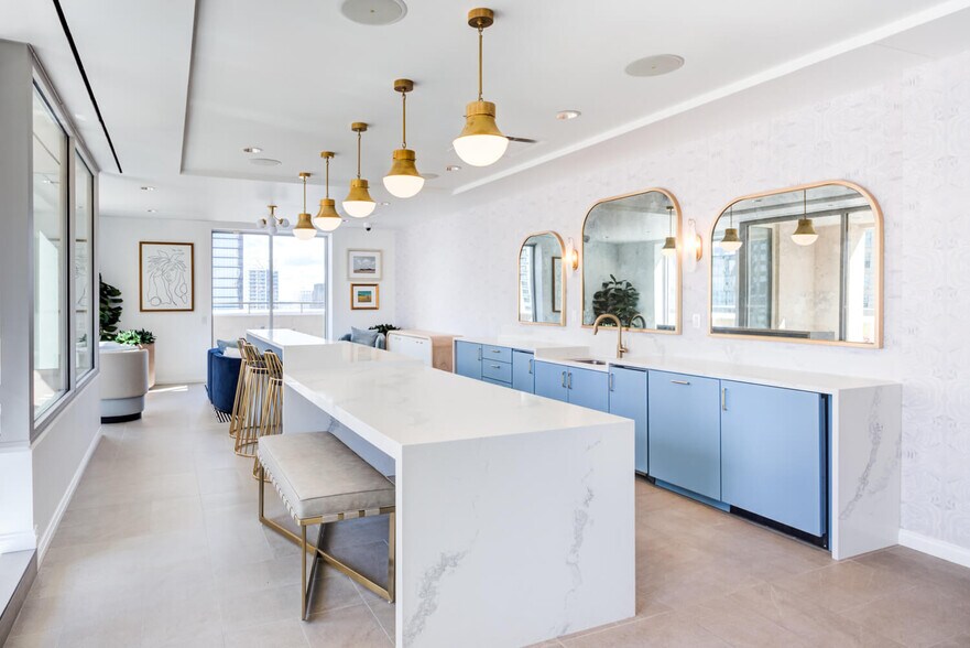 More Photos Of 747 N Wabash Ave, Chicago Apartments For Lease
