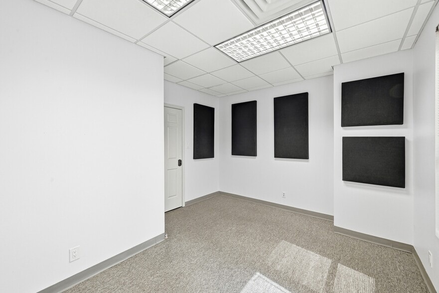 More Photos Of 8733 Shoal Creek Blvd, Austin Office For Sale