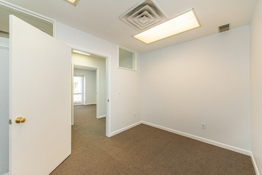More Photos Of 150 River Rd, Montville Business Park For Lease