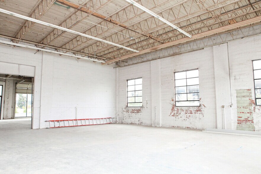 More Photos Of 222 S Kenosha Ave, Tulsa Storefront Retail Office For Lease
