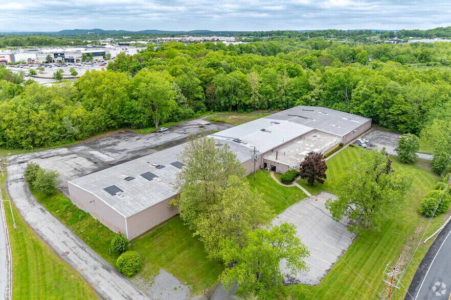 More Photos Of 265 Ballard Rd, Middletown Warehouse For Lease