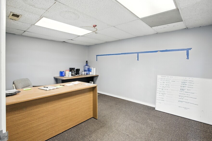 More Photos Of 4800 Joslyn Rd, Lake Orion Light Manufacturing For Sale