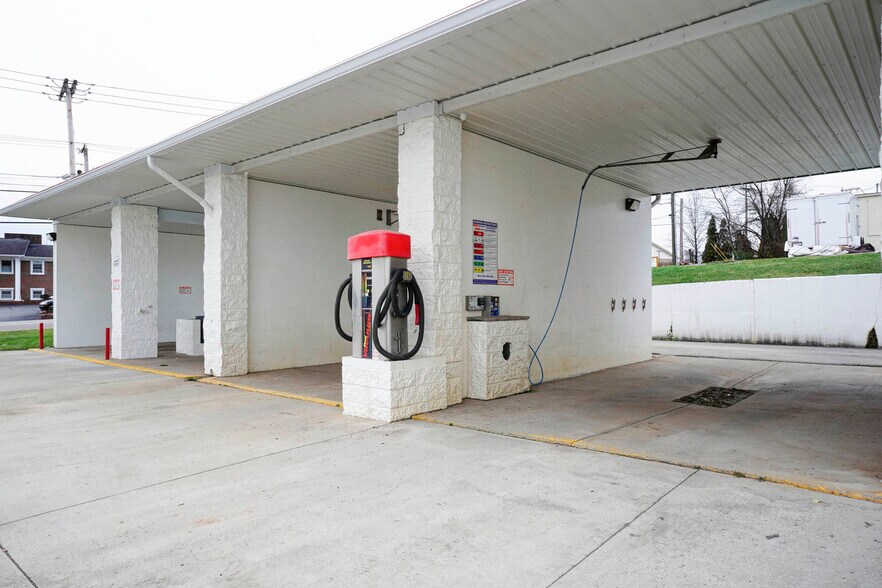 Primary Photo Of 3980 Teays Valley Rd, Hurricane General Retail For Sale