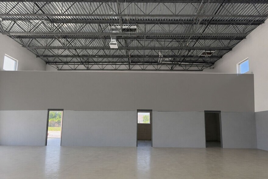 More Photos Of 34414 Rosati Ave, Livonia Warehouse For Lease