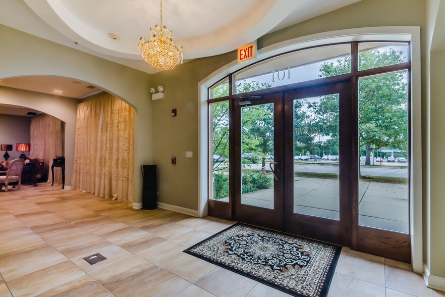 More Photos Of 3556 Western Ave, Highland Park Apartments For Sale