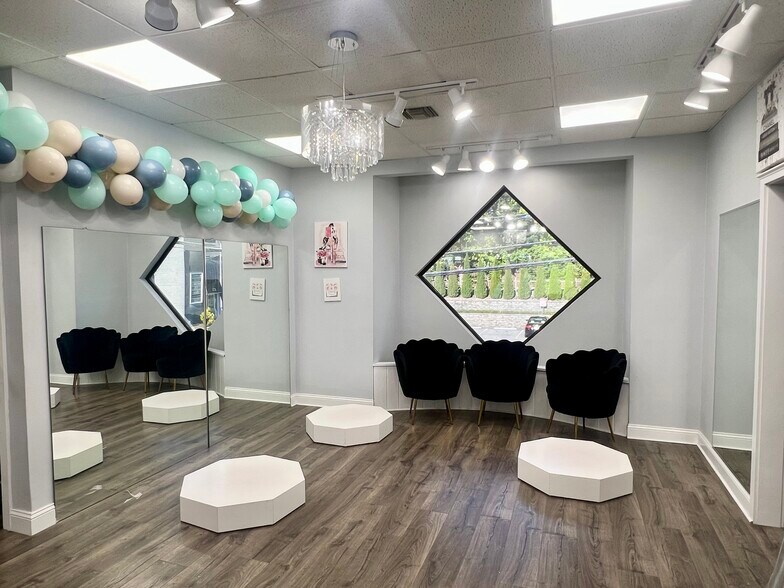 More Photos Of 892-894 Oaklawn Ave, Cranston Office Residential For Lease