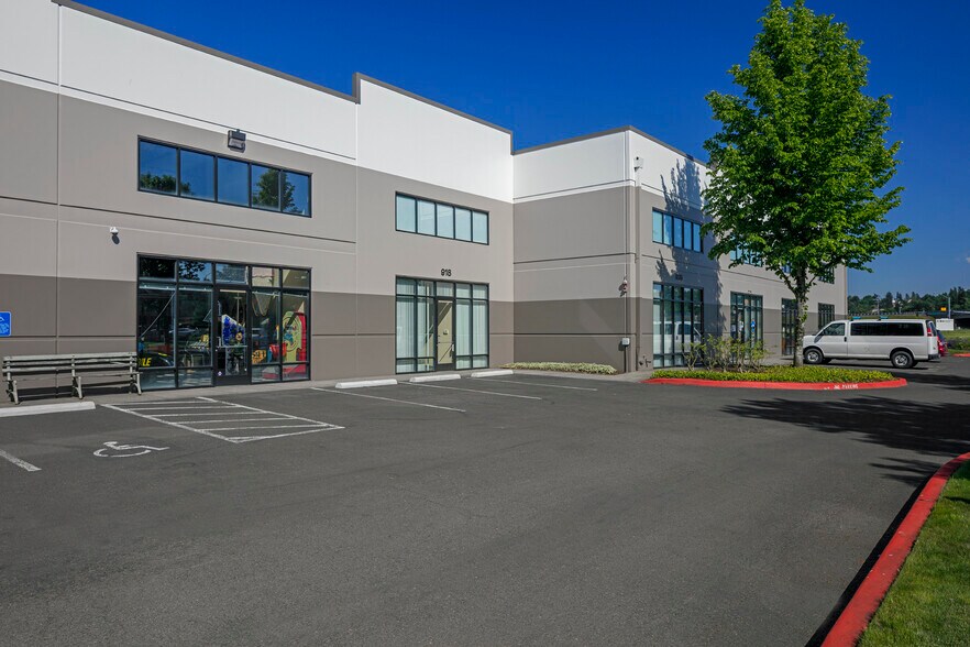 More Photos Of 1020-1080 NW Corporate Dr, Troutdale Unknown For Lease