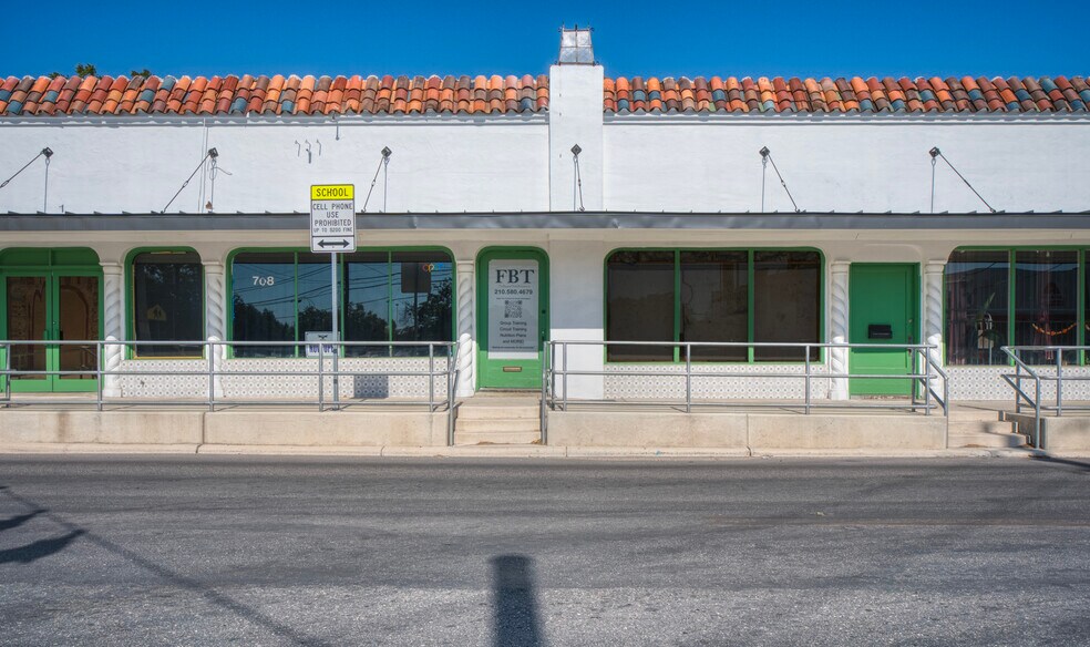 More Photos Of 700-714 Fredericksburg Rd, San Antonio Storefront Retail Office For Lease