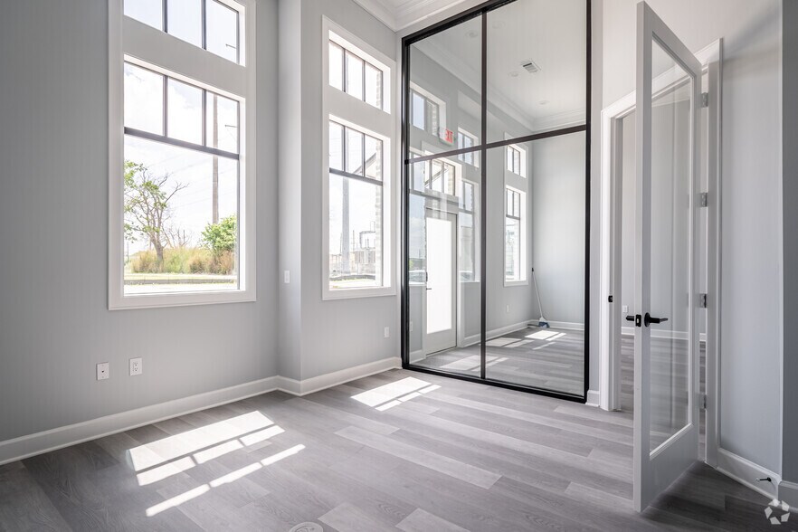 More Photos Of 2035 N. Mason Road, Katy Medical For Sale