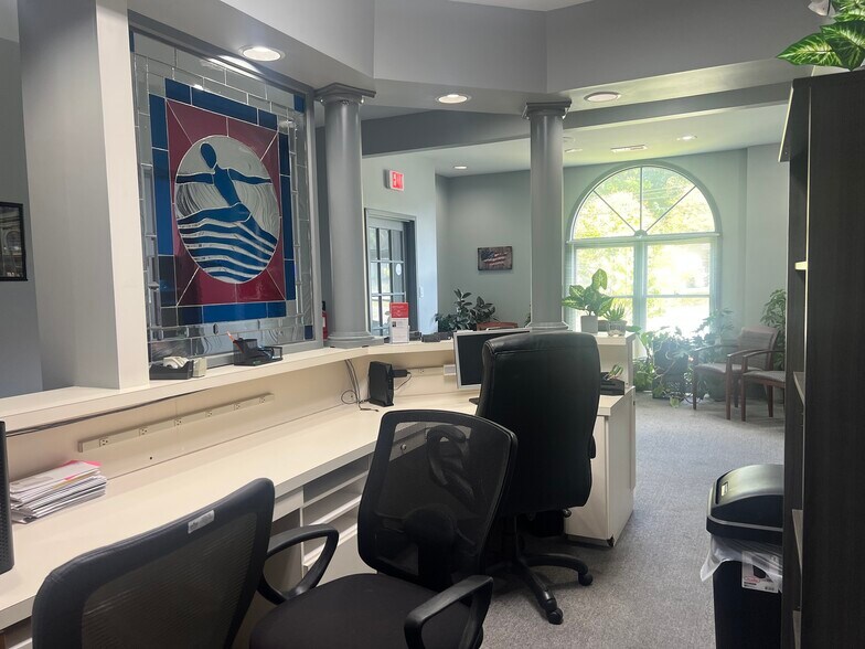 More Photos Of 4533 Brambleton Ave, Roanoke Office For Sale