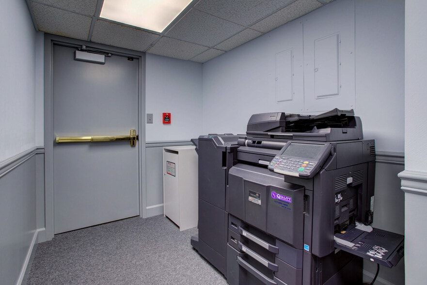 More Photos Of 930 Red Rose Ct, Lancaster Office For Sale