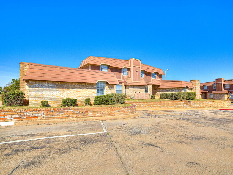 More Photos Of 7404 Lyrewood Ln, Oklahoma City Apartments For Sale