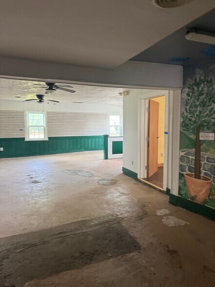 More Photos Of Upcounty Business Center, Beallsville Storefront For Lease