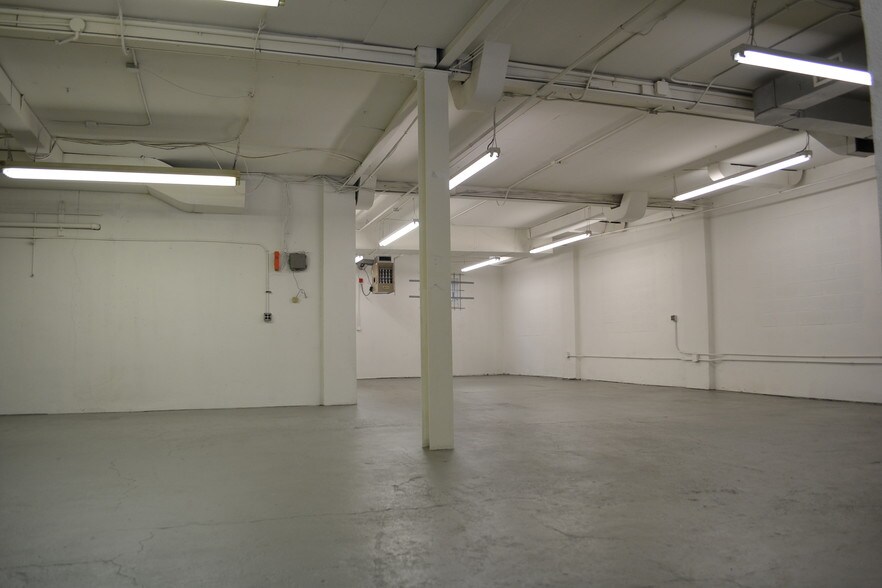 More Photos Of 8-10 Romanelli Ave, South Hackensack Warehouse For Lease