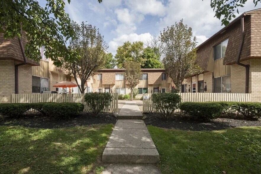 Primary Photo Of 7270-7292 Broadwyn Dr, Reynoldsburg Apartments For Sale